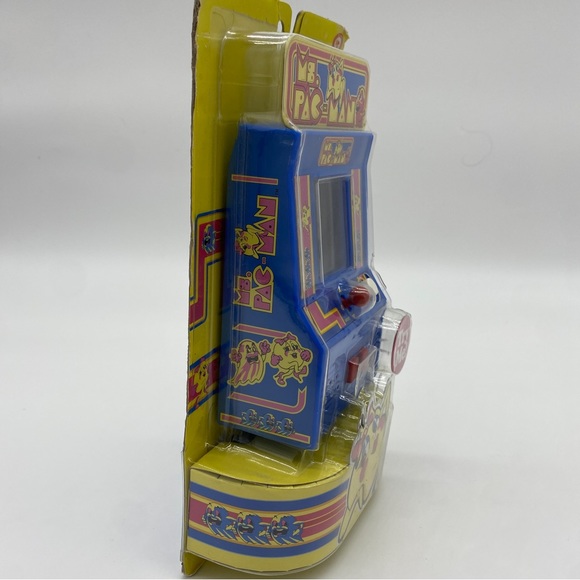 Ms Pac Man, arcade game - Picture 3 of 4